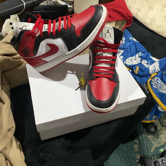 I am selling my air Jordan 1 lows - Picture 3 of 3